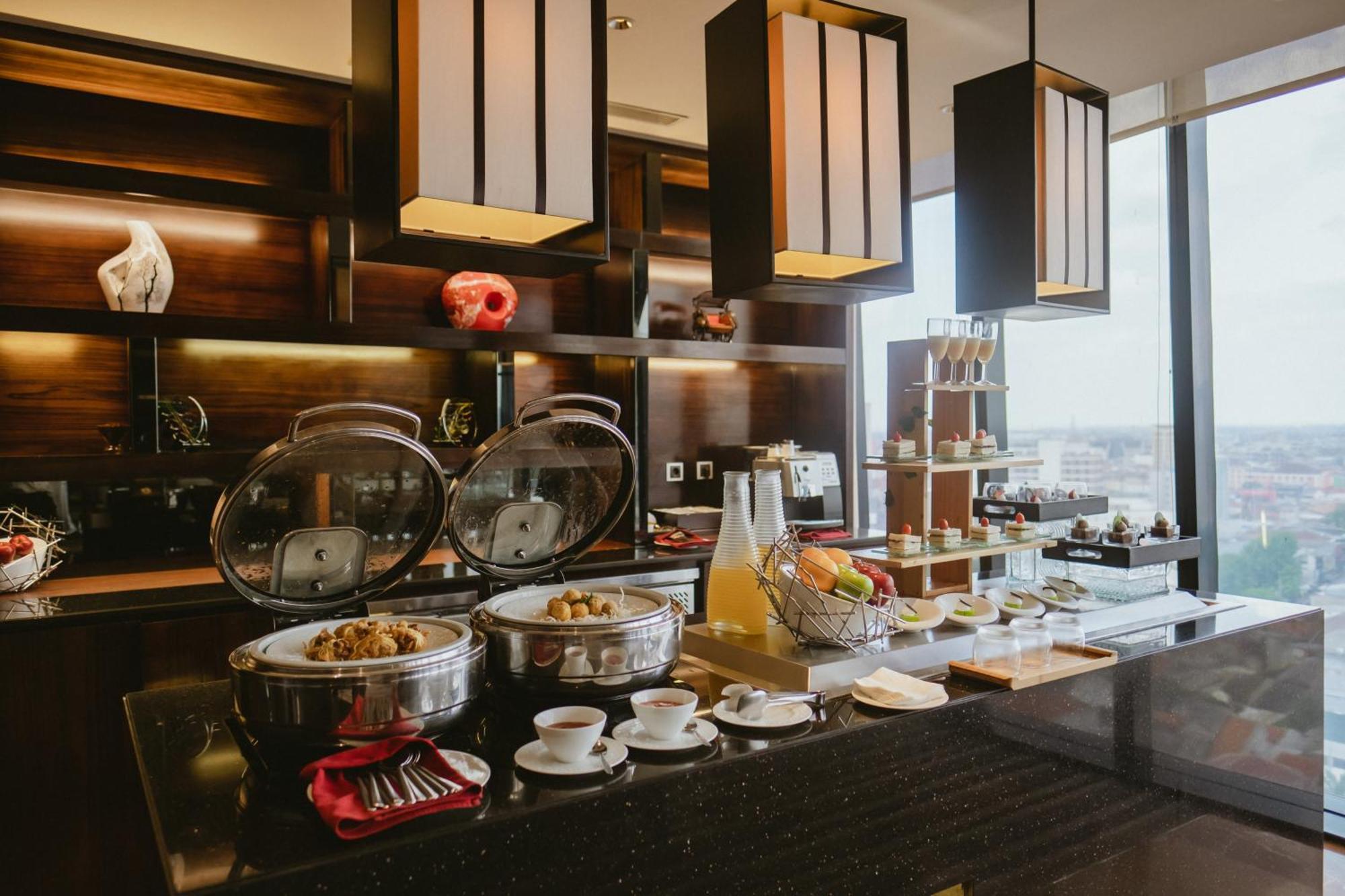 Po Hotel Semarang Eksteriør bilde