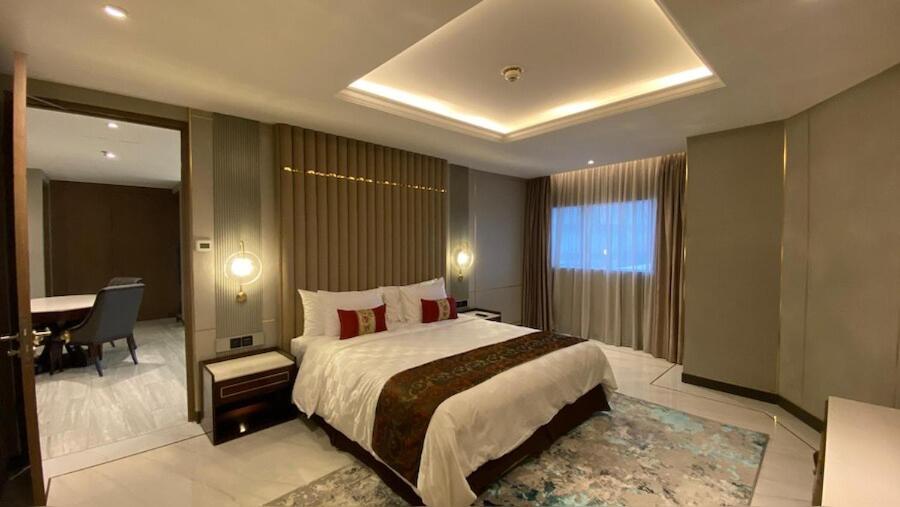 Po Hotel Semarang Eksteriør bilde