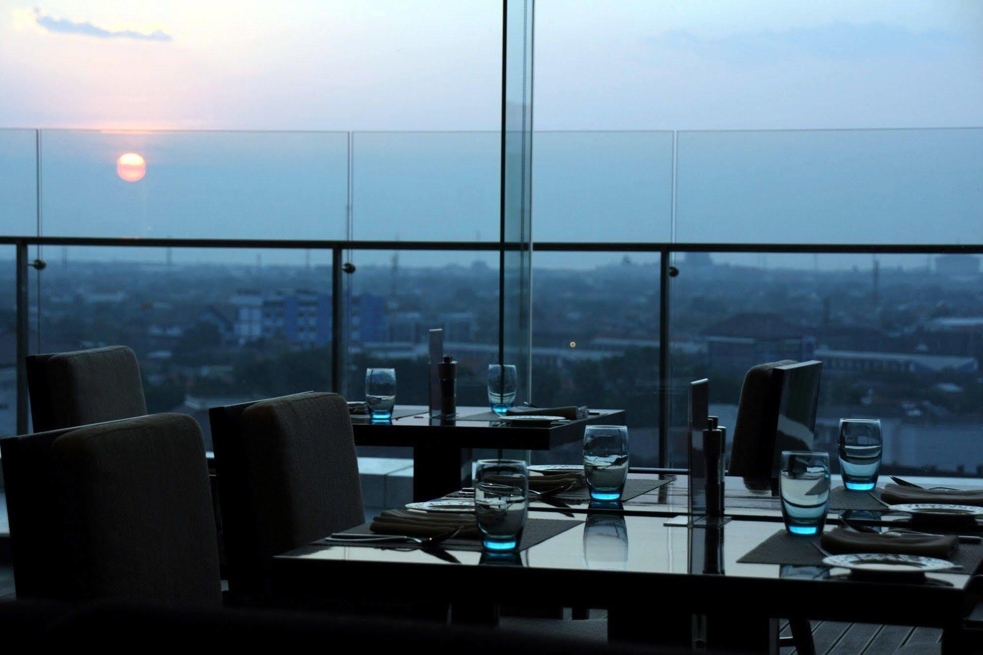 Po Hotel Semarang Eksteriør bilde
